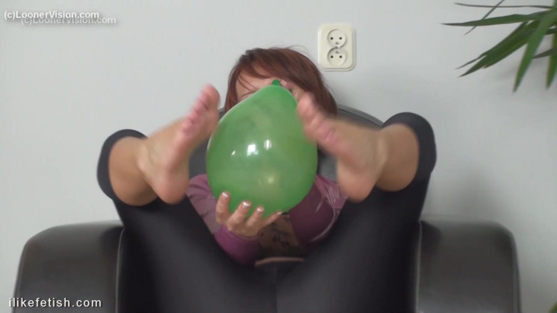Kelly in spandex: Playing Kelly