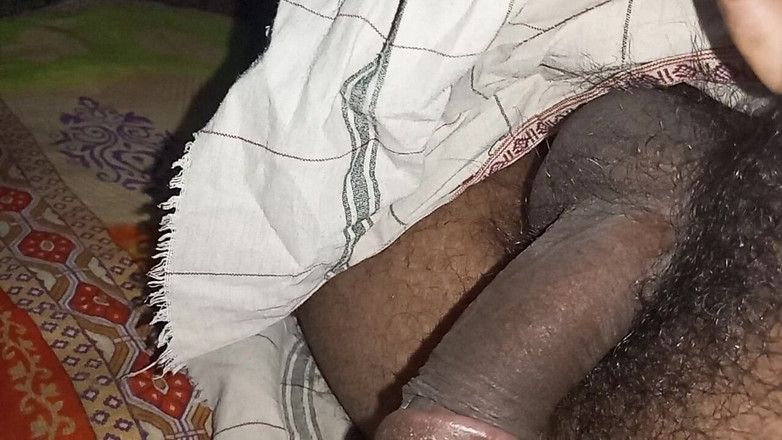 Sweet Indian cock: 印度人妻舔男同户外之夜