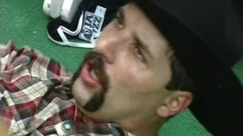 Ranger uderza nastoletniego gilra na werandzie