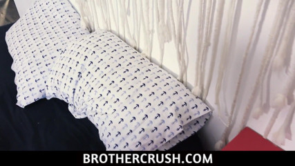 Brother Crush: 자지를 빠는 거유 밀프
