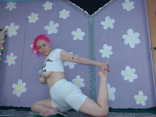 Your High Jess: Latihan yoga tante seksi dengan toket besar yang ditindik sambil...