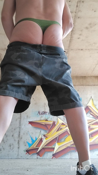 Morbosete000: 户外撒尿和展示丁字裤