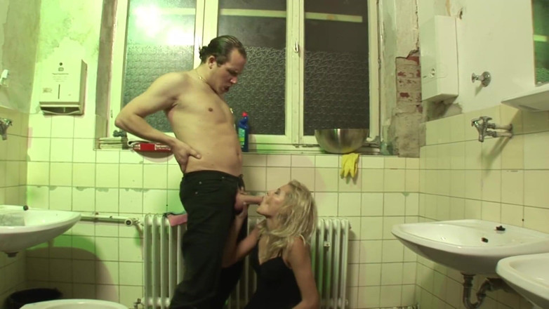 German amateur - 100% German hardcore videos: かわいい湯たんぽブロンドクソの浴室