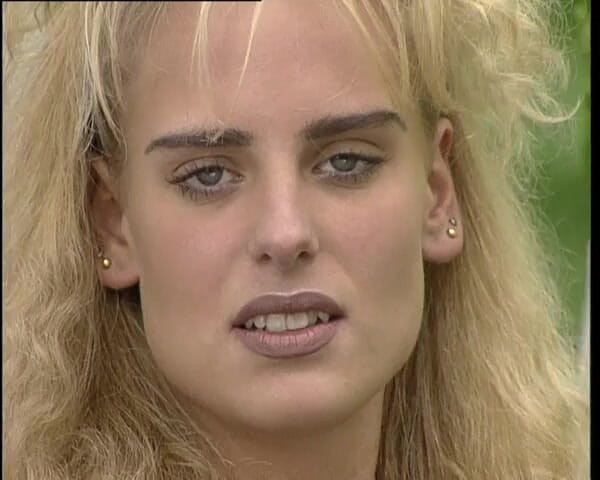 YOUR FIRST PORN: Monique Pisst Beim Casting - Monique Pisses la audiție