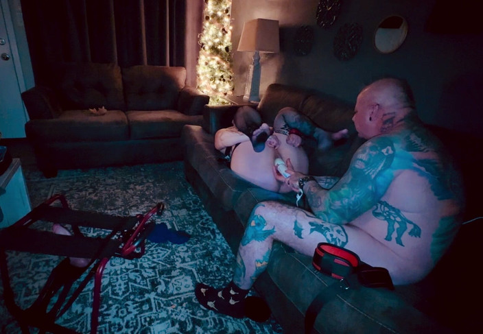 KingDom24: Cưỡi con cu giả lớn của tôi và bú cu...