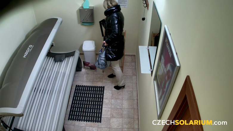 Czech Solarium: Czech Solarium 25: Blonde’s Naughty Flash Show in the Solarium