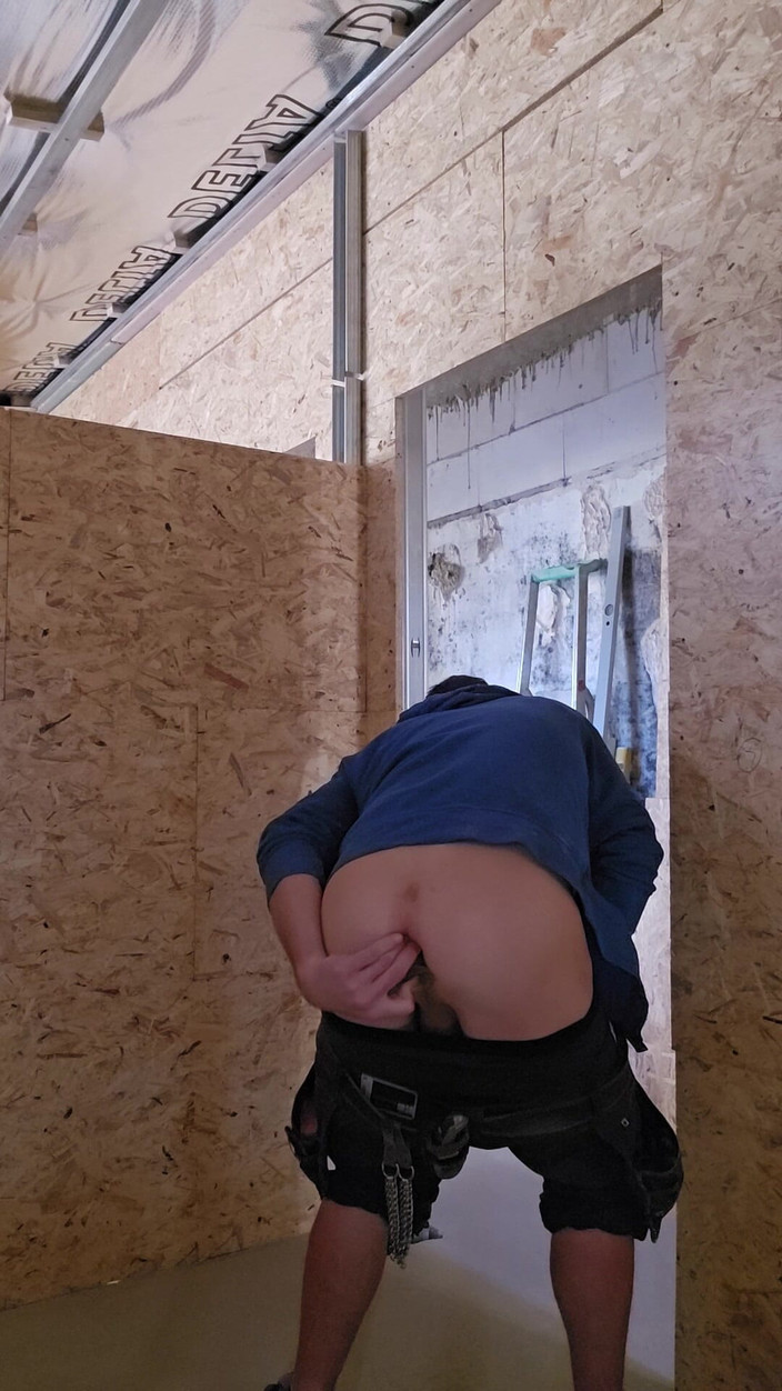 Chris_snoopy_91: Şantiyede ateşli bir gün bölüm 1/9 parmaklama, dildo üfleme ve dildomla beni...