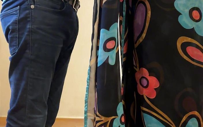radhika rahul: Rani Bhabhi till vänster av granne
