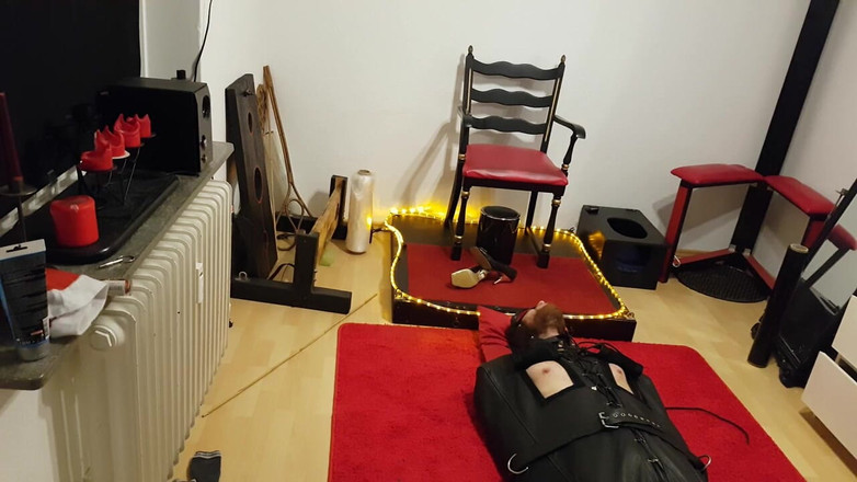 DOMINATRIX6: 가죽 자루 1부 - 묶인 자지를 괴롭히는 밀프 Domina