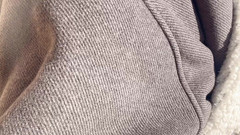 sweethanajapanese: Une chatte qui pisse par temps froid dehors