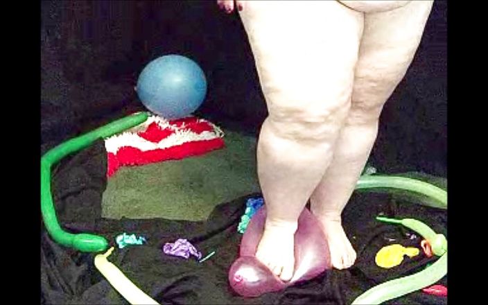 Foxy Rose: Joc cu balon cu femeie mare și țâțoasă
