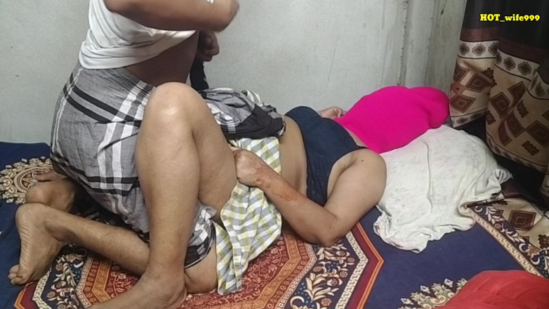 Hot_wife999: Indian Desi village bhabi romance con debar camera da letto