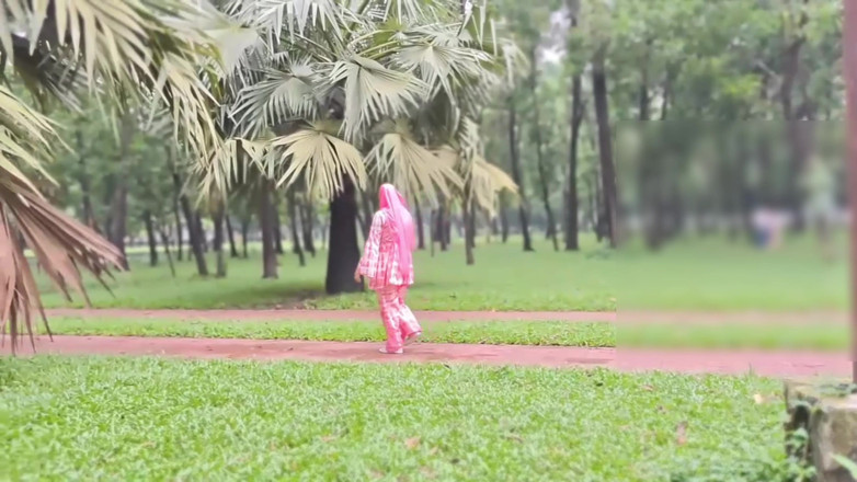 Piya pori: A Girl Sits Alone in the Park, Then She Meets...