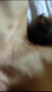 Ich filme sie, wie sie sperma in den mund bekommt