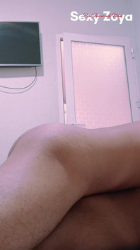 호텔에서 배다른 아들과 침대를 공유하는 계모가 무슨 일이 일어날까요?