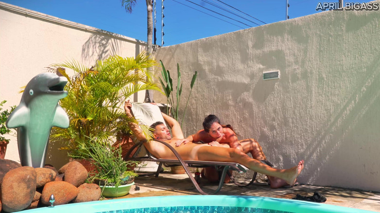 April BigAss: Pool dag och de knullar mig från min smutsiga röv...