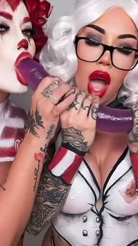 Halloween dildo JOI z przyjaciółmi