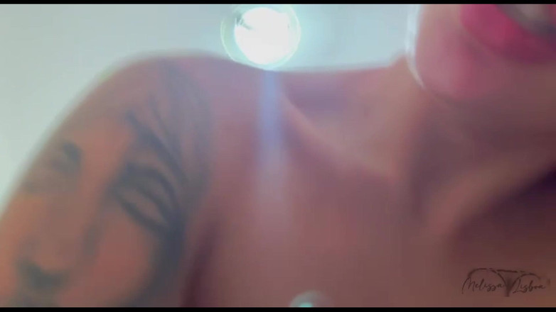 MelissaLisboa: Deze zwarte pik met verlangen zuigend, vind ik het heerlijk...