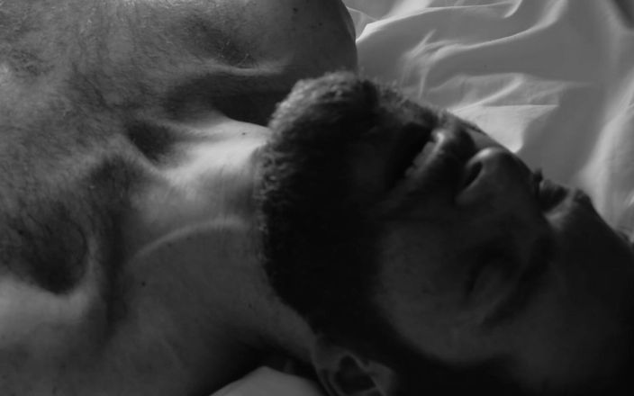 Hairy Otter: Rái cá rậm lông &amp; felipe ferro