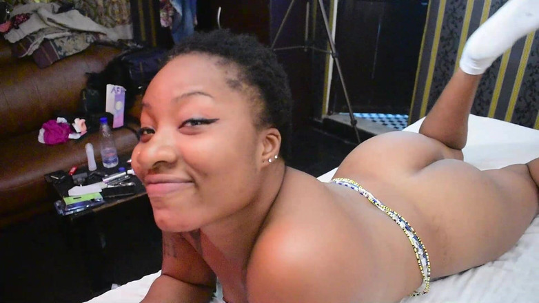 Africanbestsex007: Heißes und sexy nigerianisches lesbisches model bei ihrem ersten interview...