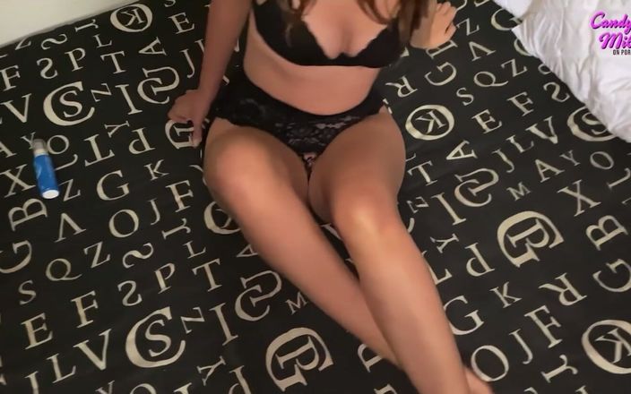 Candy_Milady: La moglie calda in hotel fa un footjob con bei...