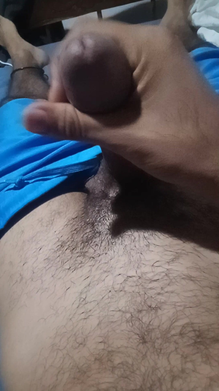 Cute boy jerks off: Muž začíná masturbovat v pokoji své nevlastní sestry