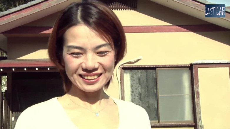Lust lab: Outdoor Desire: a Married Woman’s Secret Craving Unleashed - 01