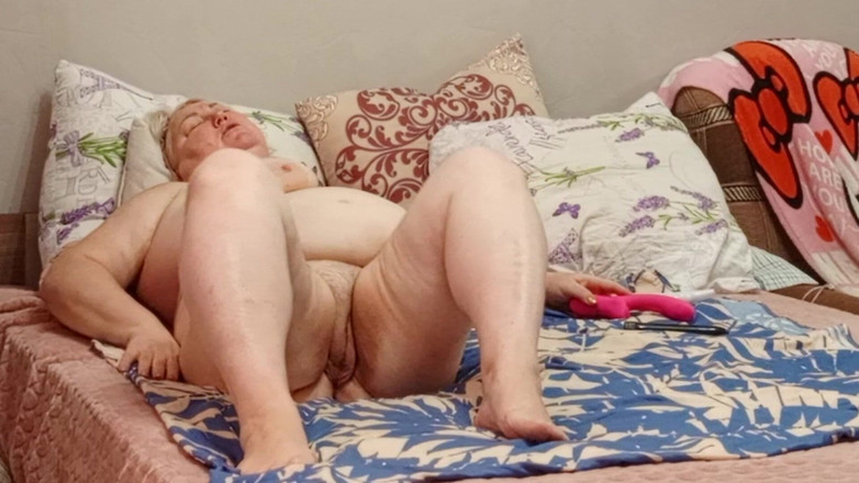 Zona901: 보짓물 가득한 보지를 핑거링하는 폭유 이웃