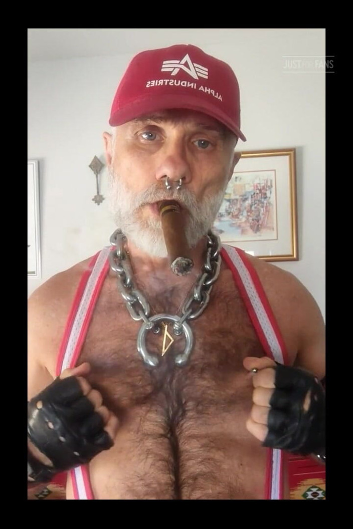 MusclesCigarsFFPig: Stepdaddy Lighting His Gar