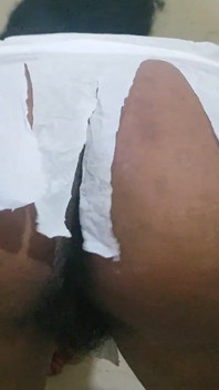 Des beautés BBW pulpeuses rebondissent le cul avec passion