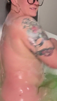 Big Ass White Girl Plays with BBC Toy in Bath