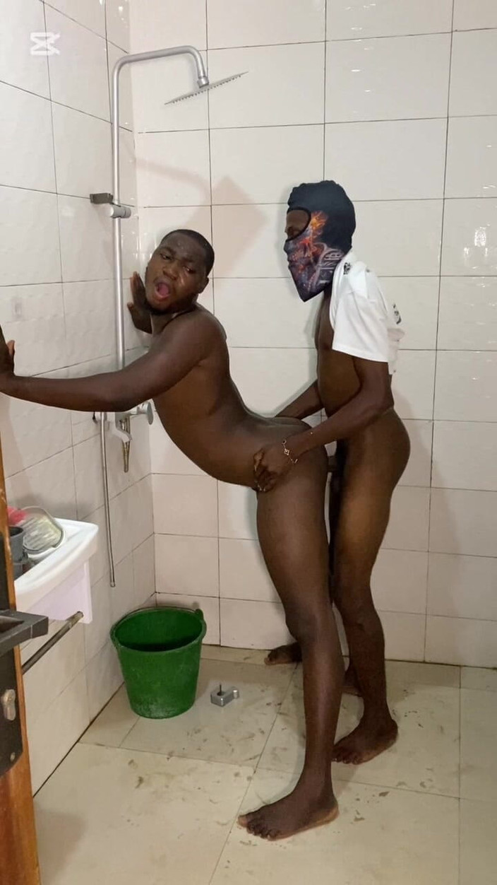 BlackDanie_production: Трах в ванной