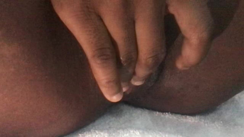 Browngurl234: 火辣乌木美女享受私人亲密的独奏时刻