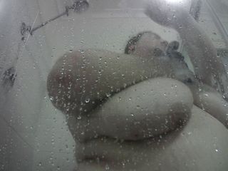 LaLa Delilah Debauchery: Mokry prysznic BBW