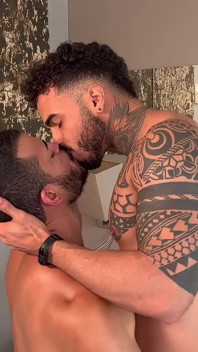 Azael maluma fickt großen fetten muskelarsch ohne gummi, hardcore