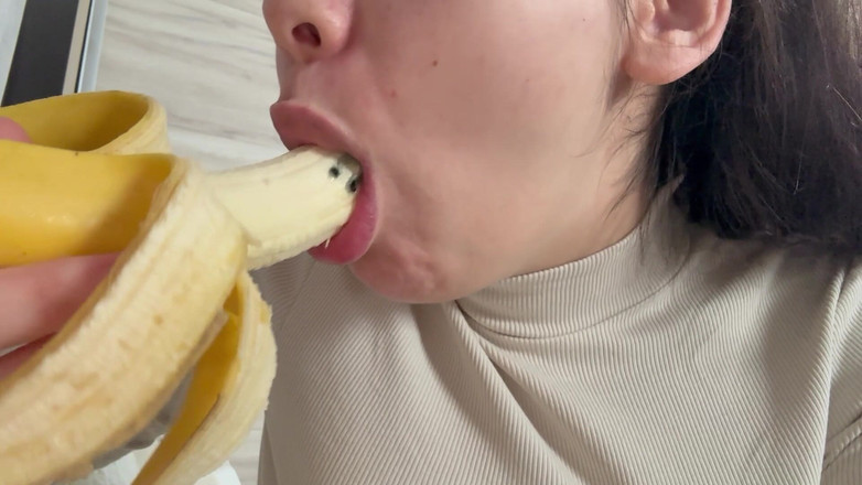 AmayaMori: Obryně macecha jí banán, ale vidí