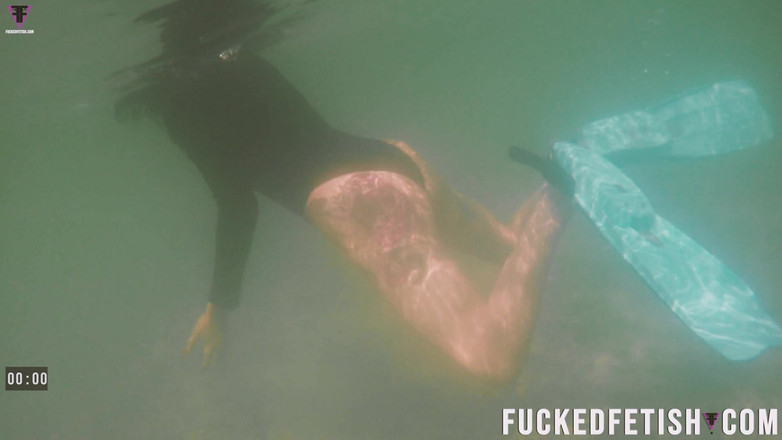 Fucked fetish: 自由潜水鳍在公海下性感拉丁女神