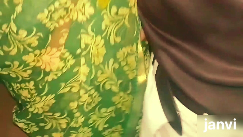 Village studio: 義理の妹が台所で働いていたら、義理の弟がやって来ました。台所で義理の妹とセックスしました