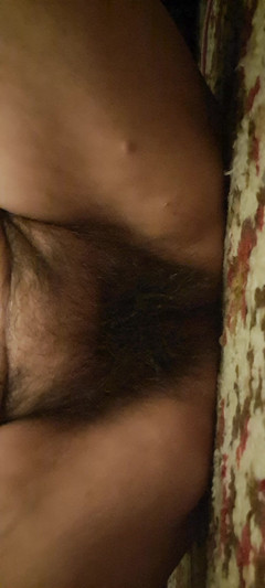 Mommy big hairy pussy: Styvmor som visar hur tight hennes röv är