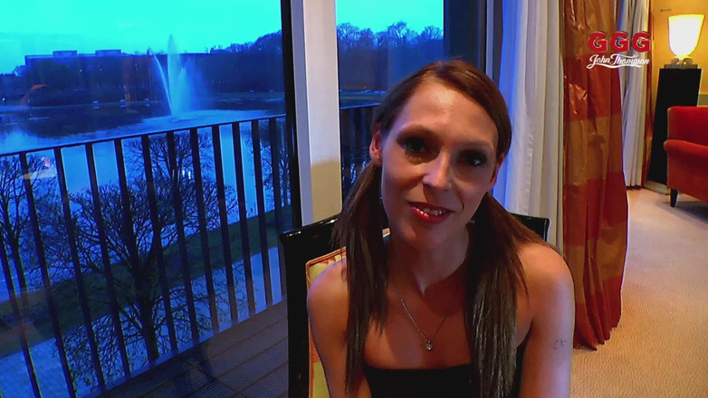 GGG John Thompson Studio: Ggg जॉन थॉम्पसन - तहखाने में गैंगबैंगिंग करते हुए सह बौछार