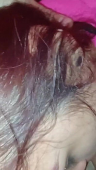 Jen se uvolni, nech mě ti vtlačit sperma hluboko do kundičky, můj zadek
