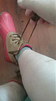 Fotos von meinen Füßen in stiefeln socken und nackt