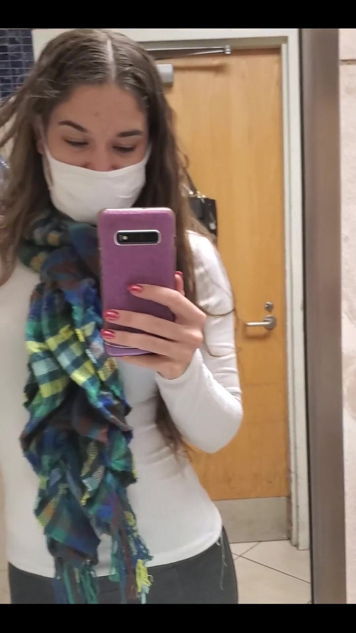 Kendra Heart: I Had Some Time to Spend in the Airport Bathroom!