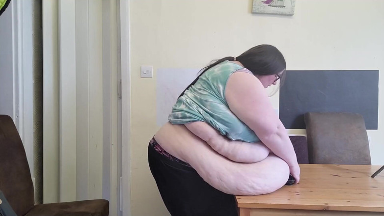 SSBBWLadyBrads: 벨리 계량 측면 보기