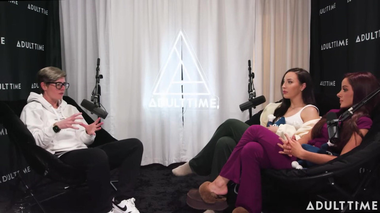 Adult Time Podcast: Bintang lucah Podcast Selepas Pertemuan lesbian! | Vanna Bardot &amp; Melissa Stratton |...