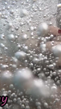 Sora vitregă din piscină publică cu labă riscantă cu o mulțime care urmărește ejacularea 4K