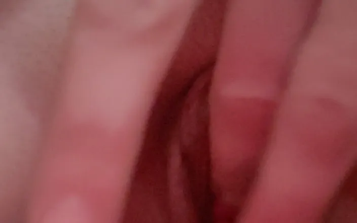 CoupleplaisirVic: I masturbate slowly