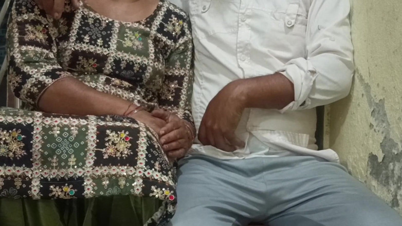 MHM: Întâlnire romantică desi în spot secret - Pasiunea iubitei costumului Salwar dezlănțuită