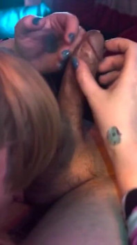 Stiefpapi braucht eine fußmassage und will mir einen creampie geben