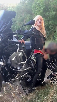 Hot Tranny Biker-bride! Horny Outdoor Fuck on the Motorcycle!